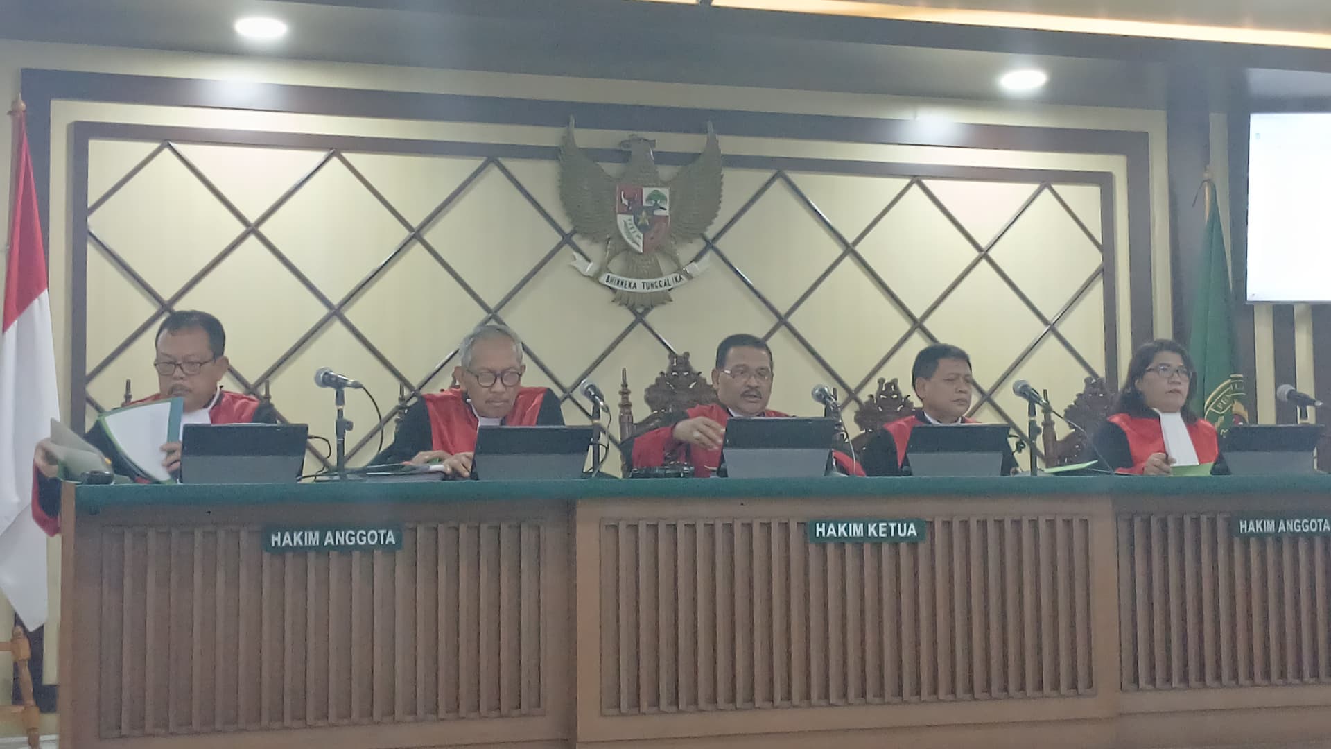 Majelis Hakim PT Jakarta yang memvonis Harvey 20 tahun bui. (Fakta.com/Dewi Yugi Arti)