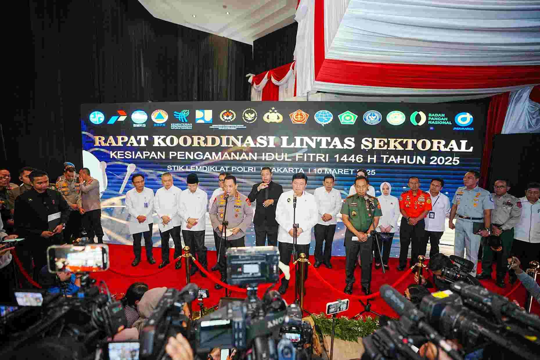 Konferensi pers hasil Rapat Koordinasi Lintas Sektoral Operasi Ketupat 2025 bersama kementerian/lembaga, di STIK Polri, Jakarta, Senin (10/3/2025). (dok. Humas Polri) 
