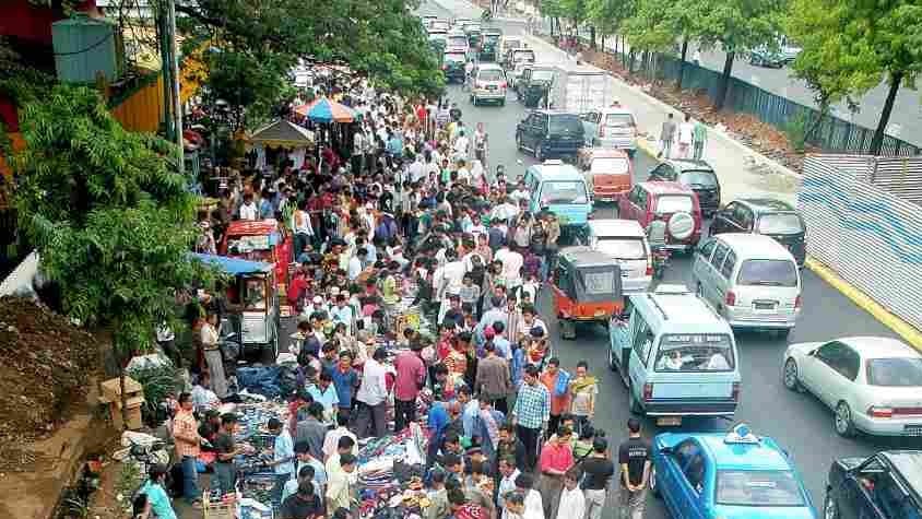 Ilustrasi. Kemunculan pasar tumpah yang memacetkan jalanan di masa mudik lebaran diklaim bakal diantisipasi. (FOTO ANTARA/Str-Yudhi Mahatma/ed/hp/06)