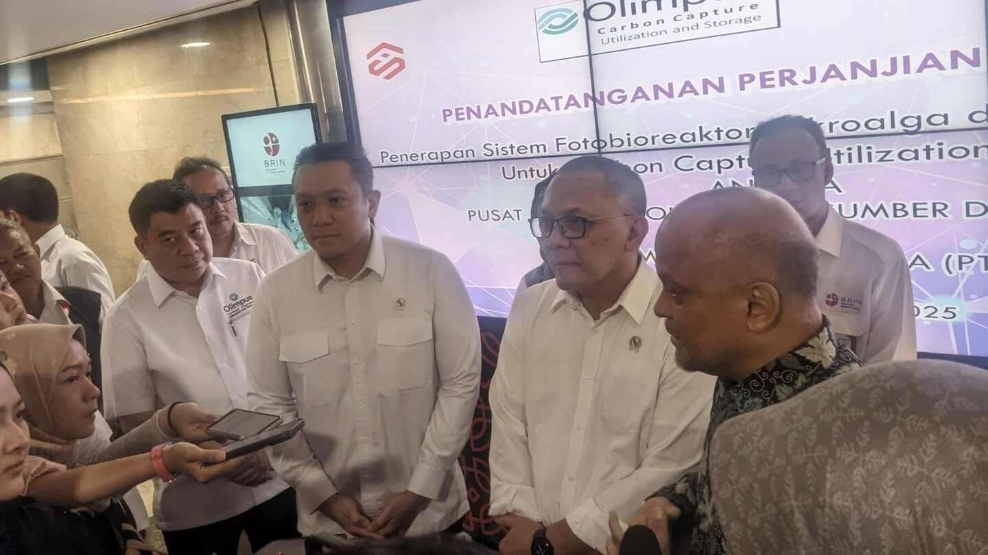 Konferensi pers teknologi fotobioreaktor mikroalga di BRIN, Jakarta, Senin (10/3/2025). (Fakta.com/Ghazy Rabbani)