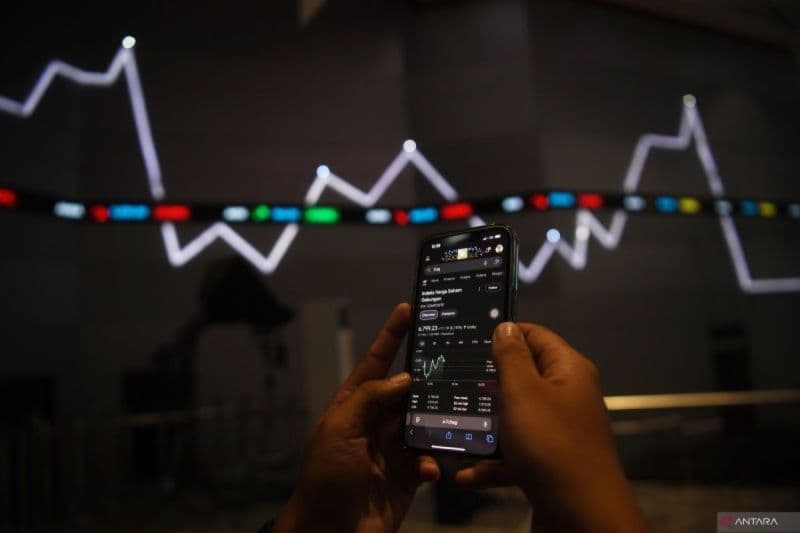 Ilustrasi. Harga saham belakangan sedang memburuk imbas <i>trust</i> dari para investor menurun. (ANTARA FOTO/Dhemas Reviyanto/nz)
