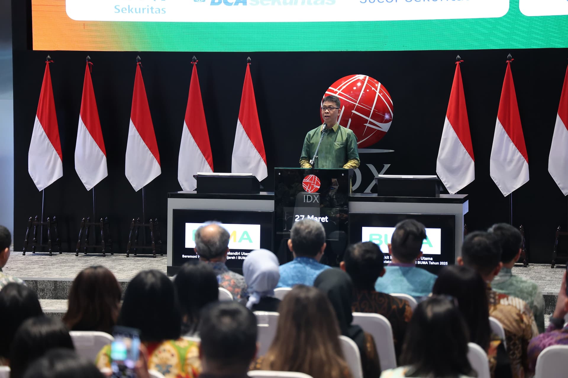 Direktur BUMA International Group, Iwan Fuad Salim usai penerbitan Sukuk Ijarah I BUMA di Bursa Efek Indonesia (BEI), Jakarta, Kamis (27/3/2025). (Fakta.com/Kania Hani Musyaroh)