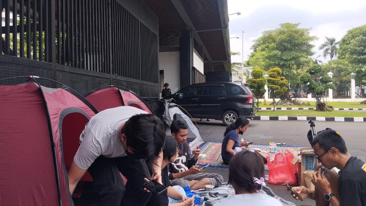 Aksi Piknik Melawan awalnya digelar di halaman depan Gerbang Pancasila Gedung DPR RI, Jakarta. (Fakta.com/Dewi Yugi)