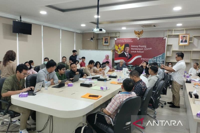 Kementerian Perumahan dan Kawasan Permukiman (PKP) memfasilitasi kegiatan validasi antara konsumen Meikarta dengan pengembang di Jakarta, Kamis (10/4/2025). (ANTARA/Aji Cakti)