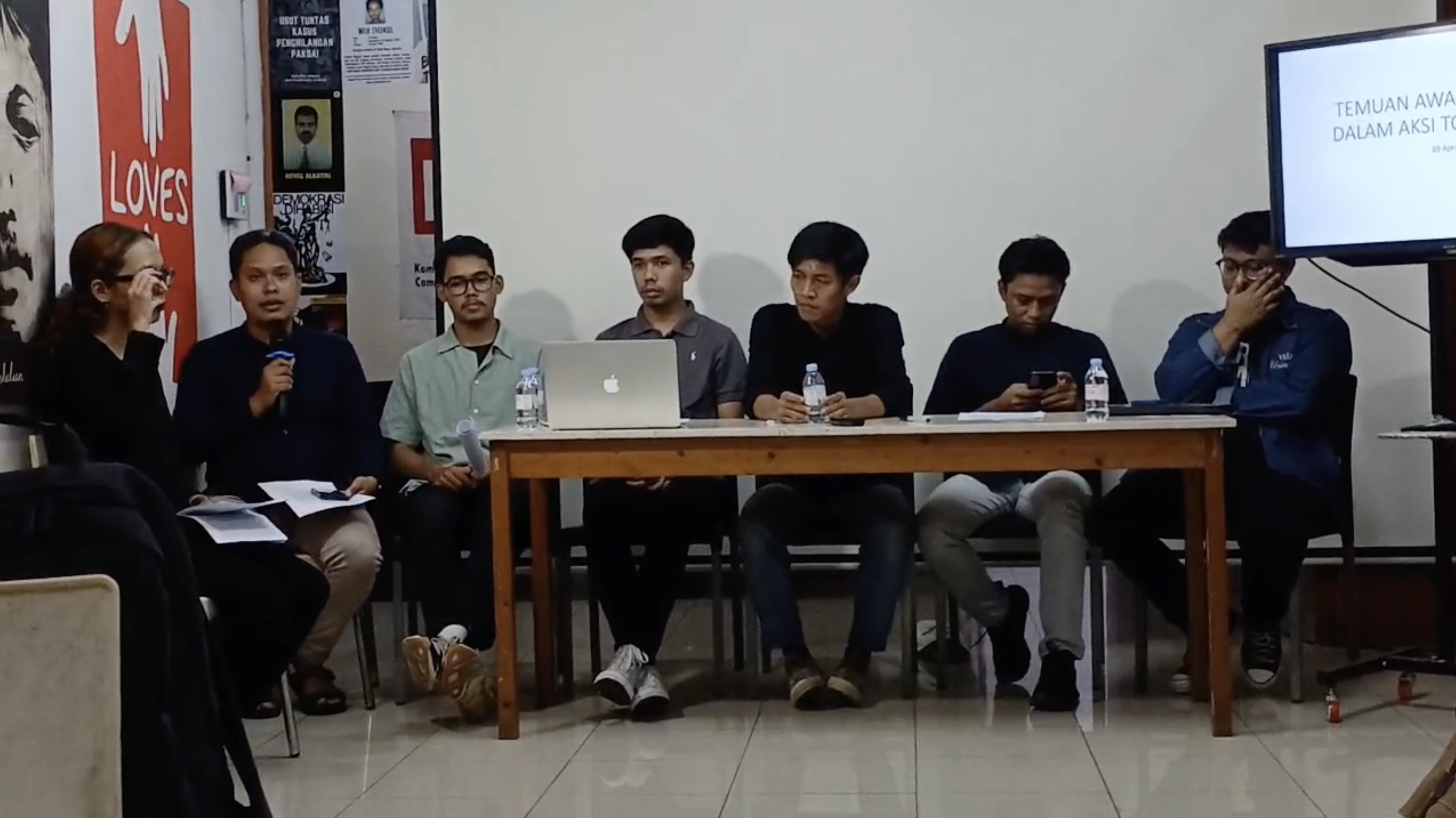 Tim Advokasi Untuk Demokrasi (TAUD) merilis data kekerasan aparat selama aksi tolak RUU TNI. (Fakta.com/Dewi Yugi Arti)