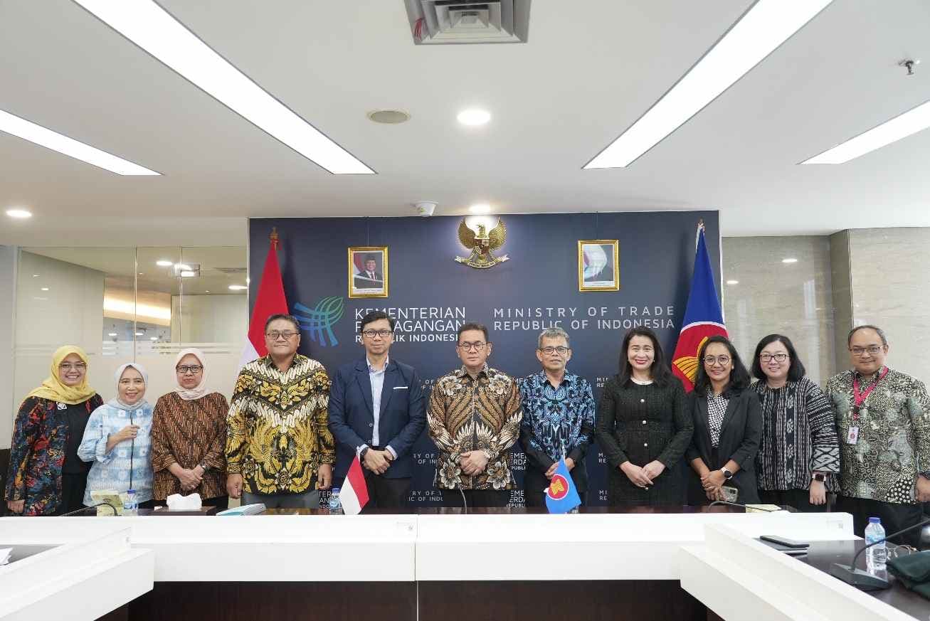 Delegasi Indonesia dipimpin Mendag Budi Santoso gandeng ASEAN hadapi tarif impor baru AS dalam pertemuan di Kemenko Perekonomian, Jakarta, Kamis (10/4/2025). (Dok. Kemenko Perekonomian)