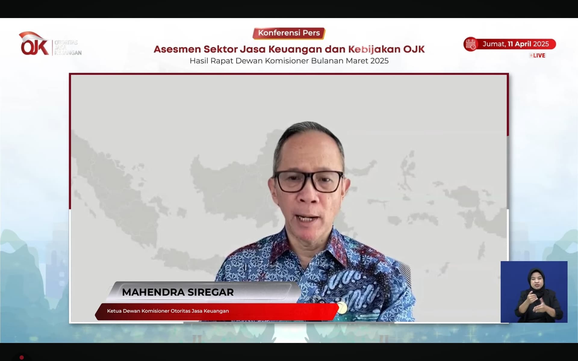 Ketua Dewan Komisioner OJK, Mahendra Siregar dalam konpers RDKB OJK Bulan Maret 2025 secara virtual, Jumat (11/4/2025). (Fakta.com/Kania Hani Musyaroh)