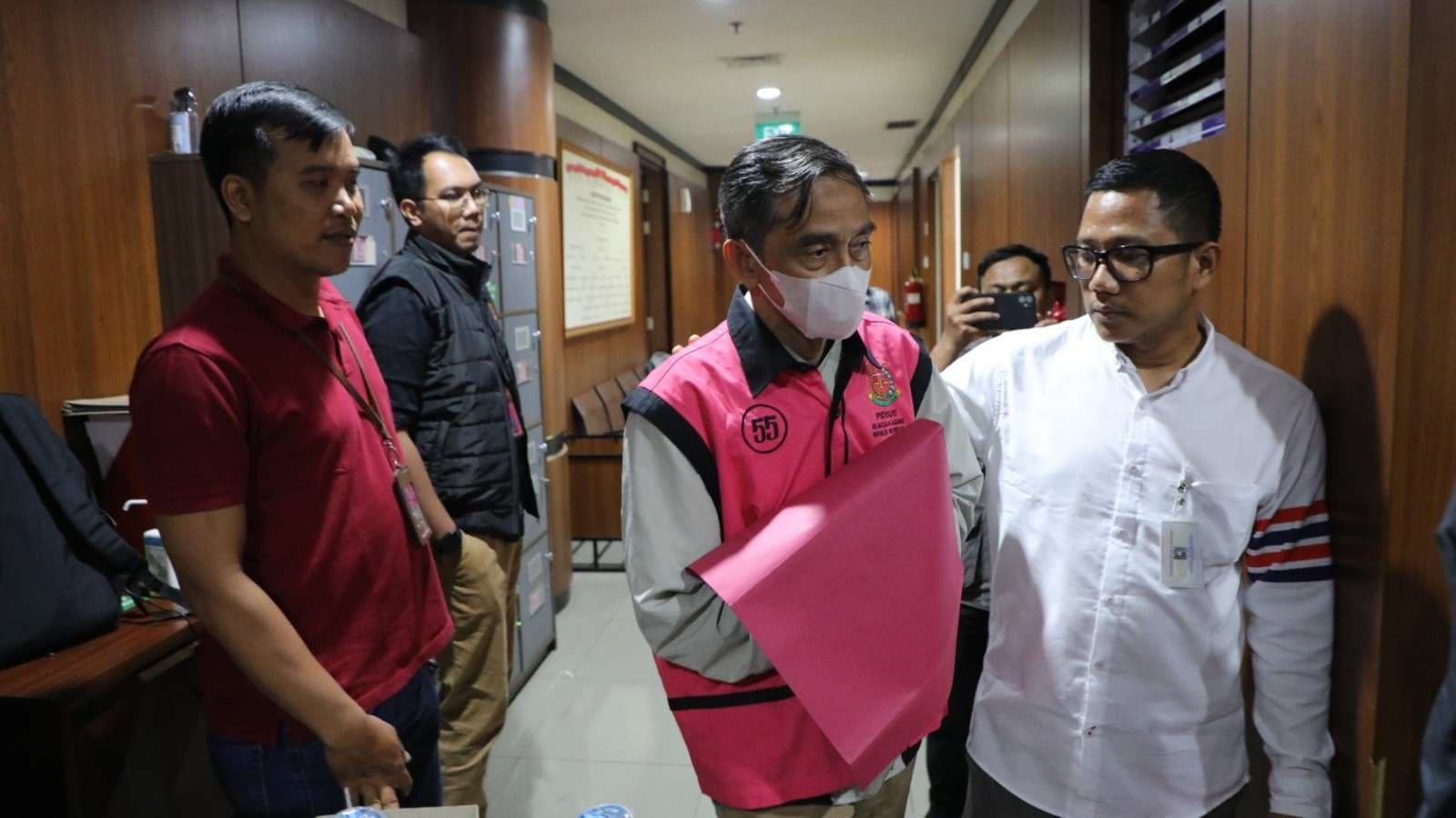 Salah satu hakim Tipikor PN Jakpus yang ditangkap di kasus suap putusan lepas Wilmar Group dkk. (dok. Kejagung)