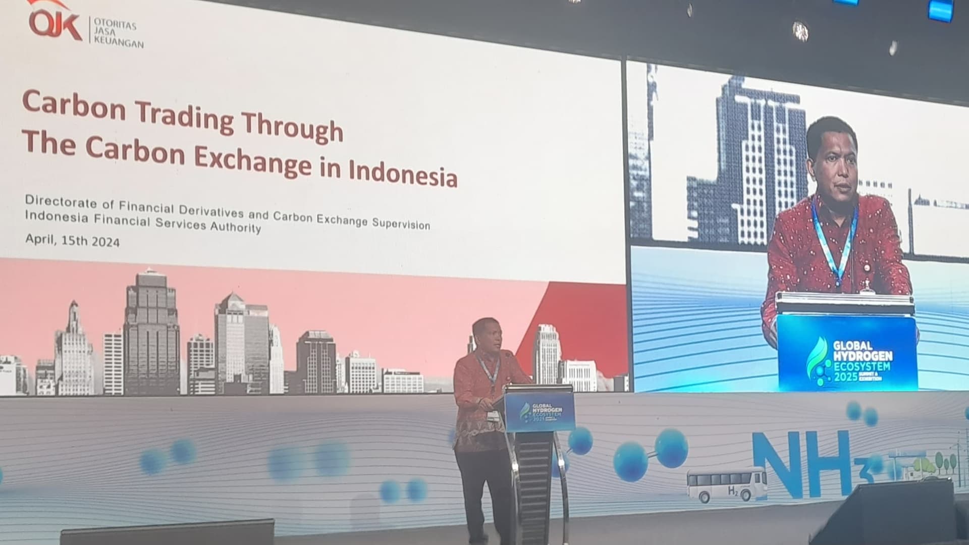 Pengawas Senior Deputi Direktur Pengawasan Keuangan Derivatif OJK, Murtaza, pada "Global Hydrogen Ecosystem 2025: Summit & Exhibition" di Jakarta, Rabu (16/4/2025). (Fakta.com/Kania Hani Musyaroh)