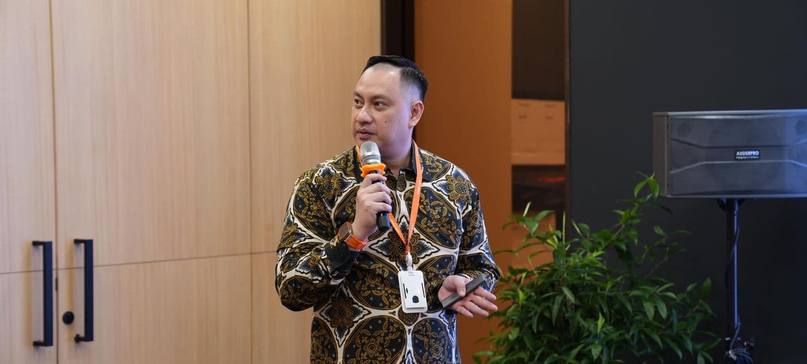 Head of Wealth Management PT Mirae Asset Sekuritas Indonesia, M. Arief Maulana dalam "Media Day: April by Mirae Asset" di Jakarta, Kamis (17/4/2025). (Fakta.com/Kania Hani Musyaroh)