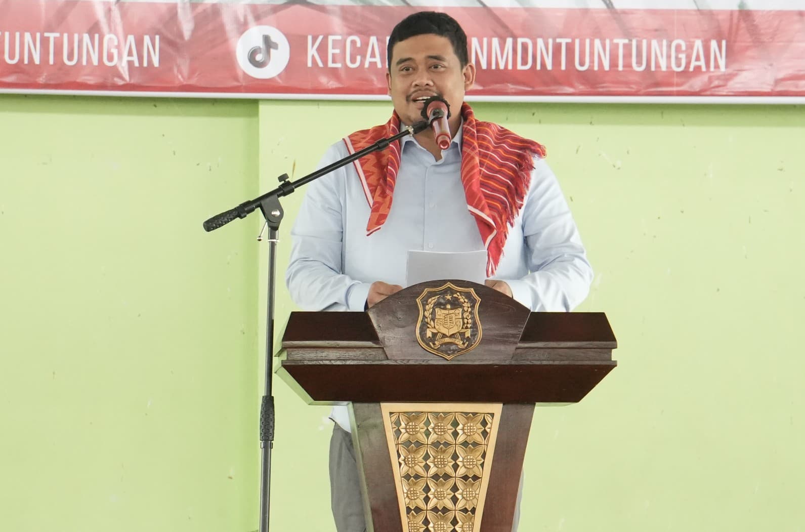 Bobby Nasution dipecat PDIP usai mendukung Gibran Rakabuming, saudara iparnya, di Pilpres 2024. (dok. Pemko Medan)