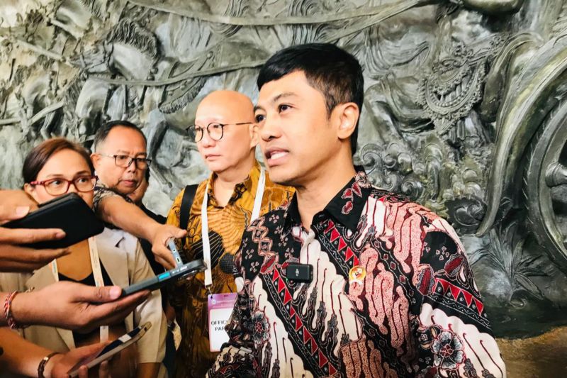 Wakil Menteri Kesehatan Republik Indonesia Prof dr Dante Saksono Harbuwono Sp PD-KEMD Ph D saat memberikan keterangan terkait tranformasi layanan kesehatan di konferensi Hospital Management Asia (HMA) 2024 di Nusa Dua, Bali, Rabu (28/8/2024). ANTARA/Rolandus Nampu.