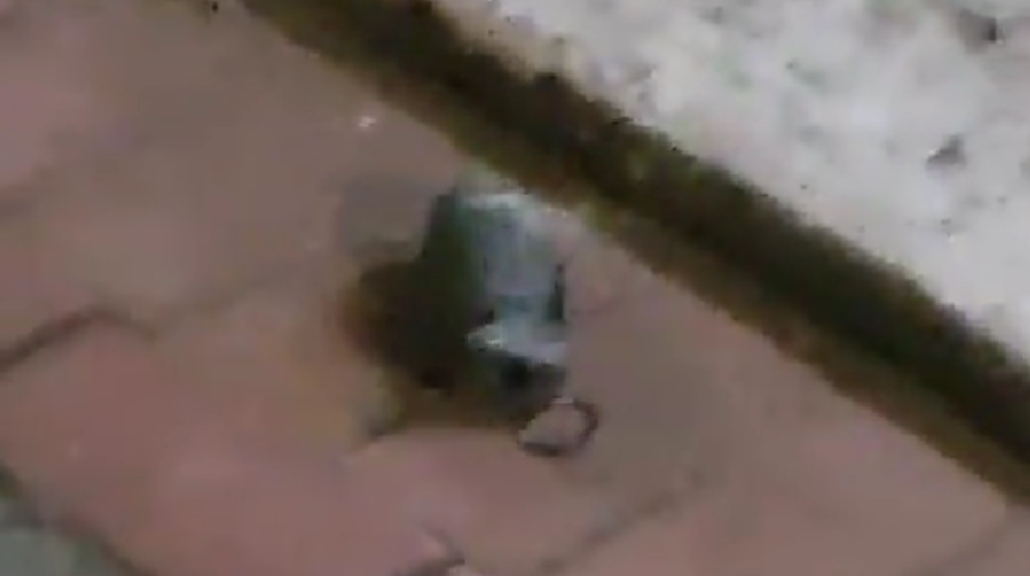 Serpihan proyektil terlempar ke perumahan warga. (Tangkap layar video di akun X @txtdrbekasi)