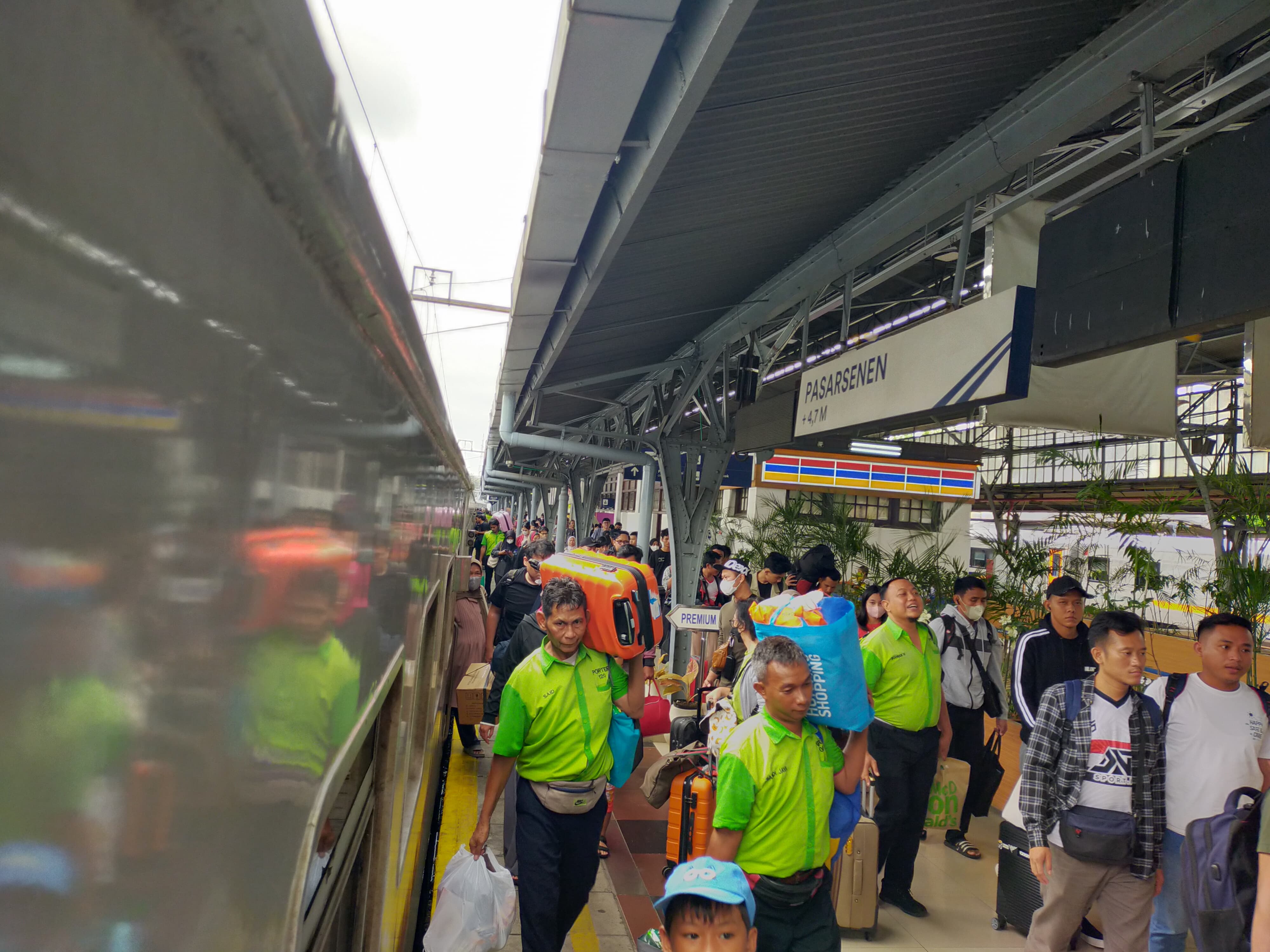 Kondisi stasiun Pasar Senen, Rabu (3/1/2024). (Fakta.com/Ilham Fadillah)