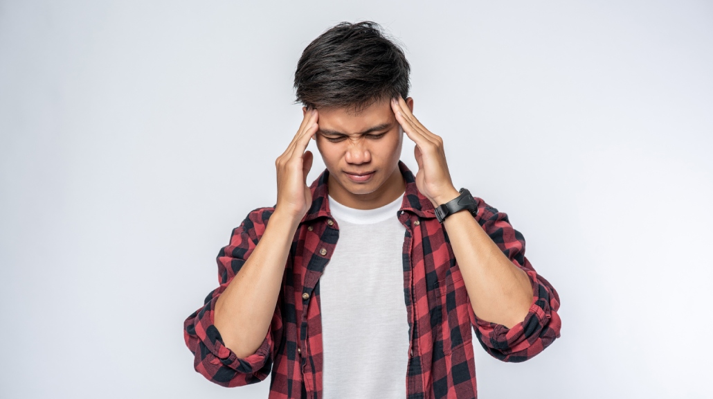 Sakit kepala yang teramat nyeri secara tiba-tiba menjadi salah satu gejala stroke. (Dokumen Freepik)